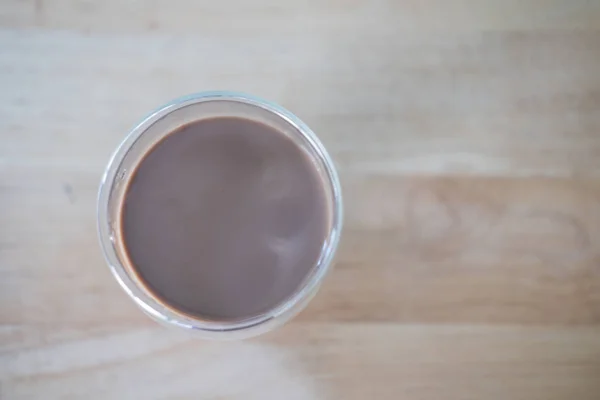 Холодный кофе в стакане — стоковое фото