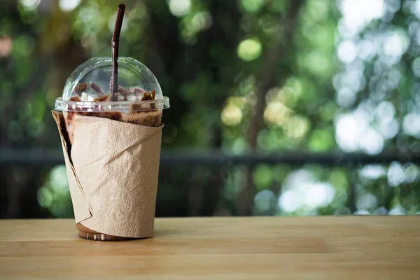 Kahverengi derili buzlu kakao. — Stok fotoğraf