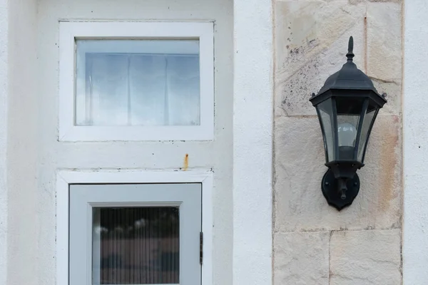 Ретро или классическая лампа для интерьера или экстерьера дома — стоковое фото