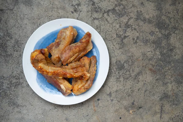 Delicioso vientre de cerdo frito crujiente en rodajas —  Fotos de Stock