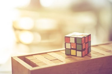 Bangkok, Tayland - 17 Şubat 2020: Genel bulmaca küpü