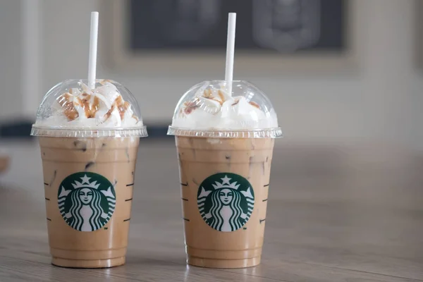 Bangkok, Thailand - February 17, 2020: Two cup of Starbucks ice coffee with whipped cream in Starbucks coffee shop for promotion buy 1 get 1 free. (Selective focus) — Stock Photo, Image