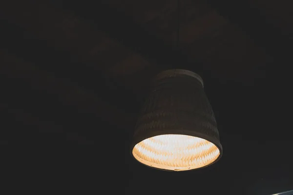 Lampes Suspendues Tissu Bambou Avec Des Lumières Décoratives Sur Les — Photo