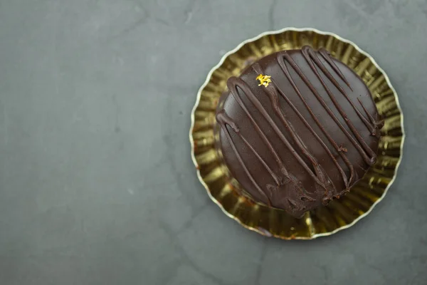 Gros Plan Gâteau Mousse Chocolat Sur Pierre Noire — Photo