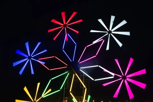 Desenfoque Colores Haz Luz Luz Fluorescente Colorido Festival Templo Noche —  Fotos de Stock