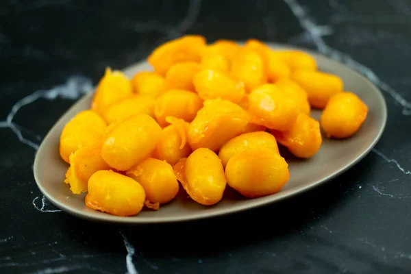 Golden Jackfruit Seeds Mung Bean Marzipan Dan Egg Yolk Dessert — Stok Foto