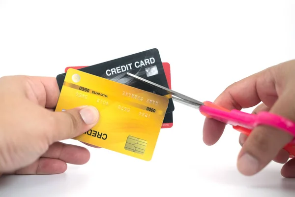 用剪子剪开一张白色背景的信用卡 — 图库照片
