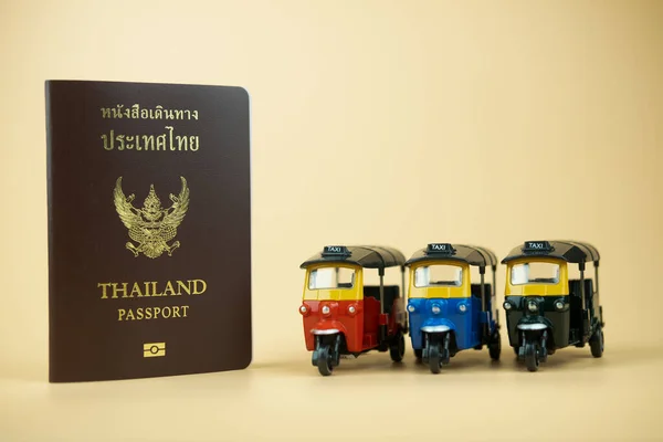 Pasaporte Para Ciudadano Tailandés Tuk Tuk Tailandia Modelo Concepto Viaje — Foto de Stock