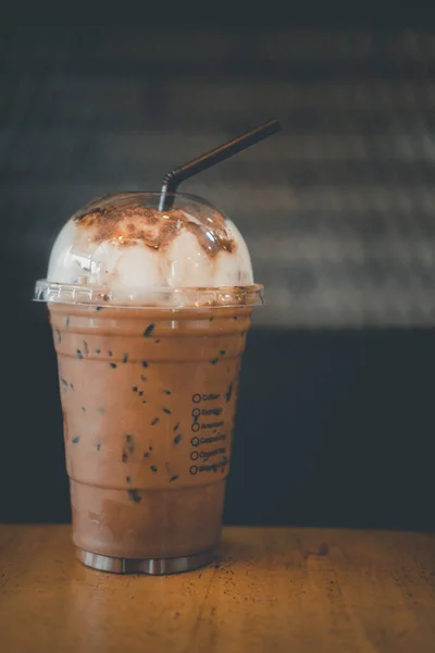 Eiskaffee Mokka Kunststoffglas Auf Holztisch — Stockfoto