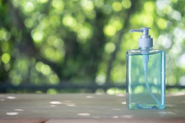 Temizlik için alkol dezenfektanı el jeli. Koronavirüs veya antibakteriyel..