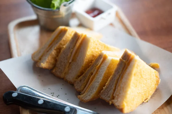 Queijo Clássico Presunto Tostado Sanduíche Cortado Meio Fechar — Fotografia de Stock