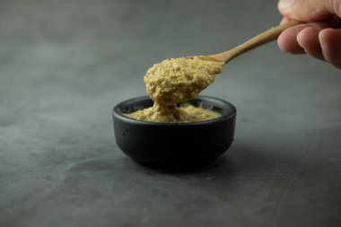 Tayland yemeği olan Yengeç Ong, Tayland 'ın kuzey kesiminde yumurta ile yengeç karışımından yapılan bir yemektir.