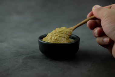 Tayland yemeği olan Yengeç Ong, Tayland 'ın kuzey kesiminde yumurta ile yengeç karışımından yapılan bir yemektir.