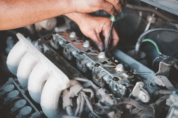 Manos Del Mecánico Automóviles Servicio Reparación Automóviles Concepto Inspección Automóviles —  Fotos de Stock