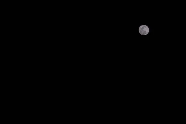 Pełnia Księżyca Nad Czarnym Niebem Nocy Kontekst Natury — Zdjęcie stockowe