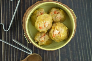 Ev yapımı lezzetli karides ve domuz eti Çin buğulamalı börek.