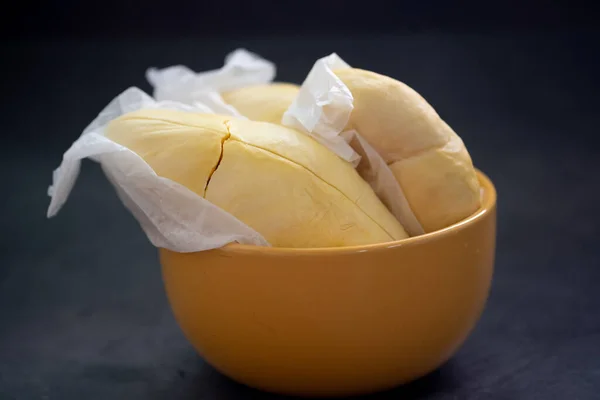 Durian Lezat Yang Telah Dikupas Siap Untuk Makan Dalam Mangkuk — Stok Foto