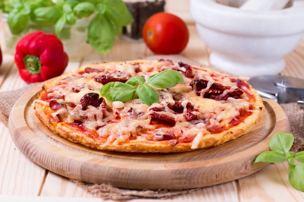 Delicious italian pizza served on wooden table — Stock Photo, Image