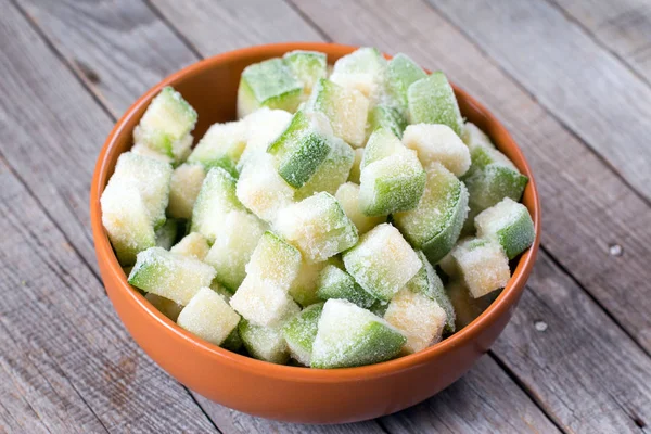 Zucchine congelate in una ciotola — Foto Stock