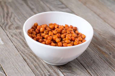 Baharat ile kavrulmuş nohut