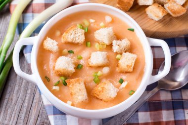 croutons kremalı çorba