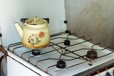 eski çaydanlık ocakta