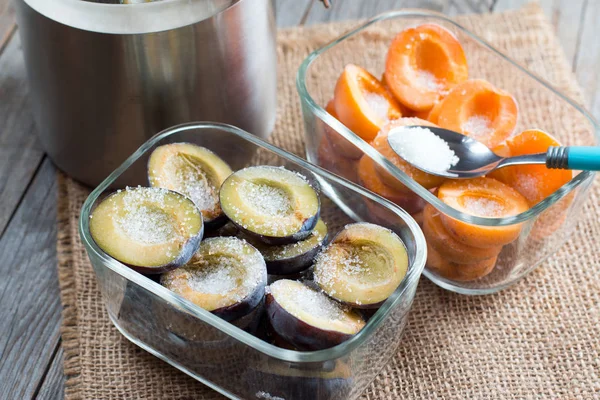 Frozen apricots and plums with sugar — Stock Photo, Image