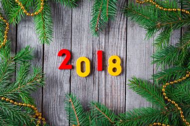 Numaraları numarası 2018, ahşap arka plan üzerinde yeni yıl 2018 için şekillendirme