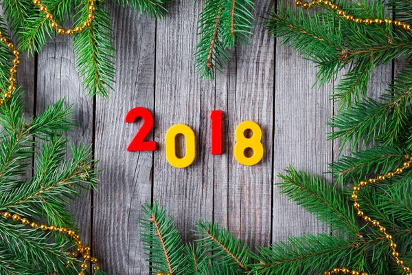 Numéros formant le nombre 2018, Pour la nouvelle année 2018 sur fond en bois — Photo