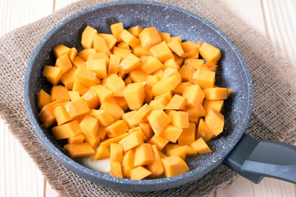 Bir tavada kabak küpleri