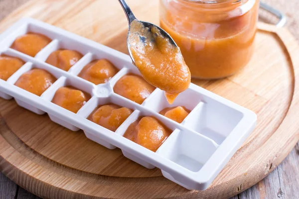 Baby food homemade in ice cubes tray ready to be frozen — Stock Photo, Image