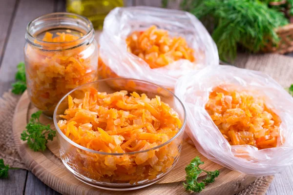 Verduras fritas para sopa. Sopa de reabastecimiento — Foto de Stock