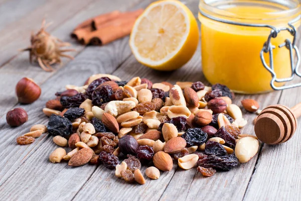 Mix with Nuts with honey and lemon. Ingredient for preparing healthy food — Stock Photo, Image