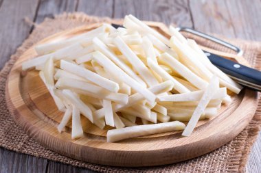 Patates kızartması yapılan dilimlenmiş