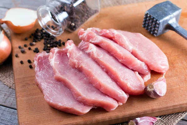Raw chops on a cutting board — Stock Photo, Image