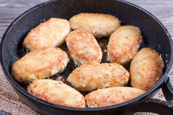 Cutlets fried in a pan, closeup — Stock Photo, Image