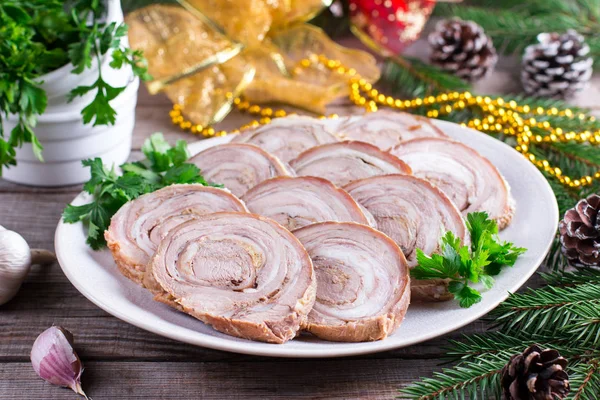 Жареная свинина. Новогодняя закуска — стоковое фото