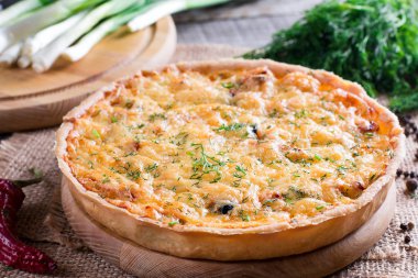 quiche lorraine - pasta peynir, jambon ve pırasa ile