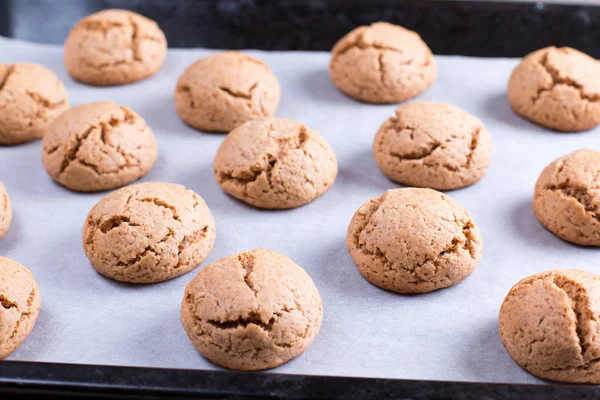 Fırın tepsisindeki gingerbread
