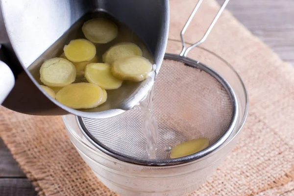 Ginger in syrup in a sieve. Preparation — Stock Photo, Image