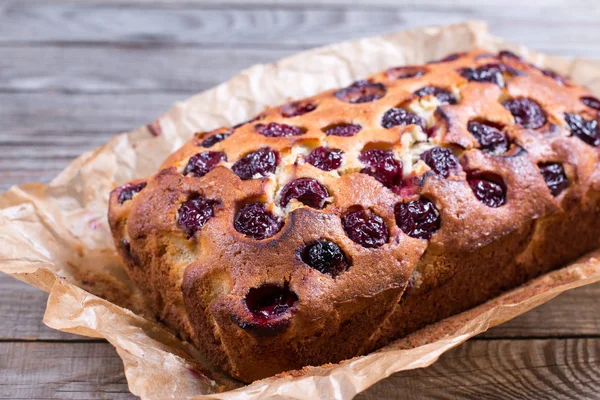 Homemade cherry cake on rustic wooden table — Stock Photo, Image