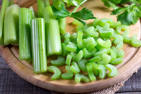 Krájené mražené celer na prkně — Stock fotografie