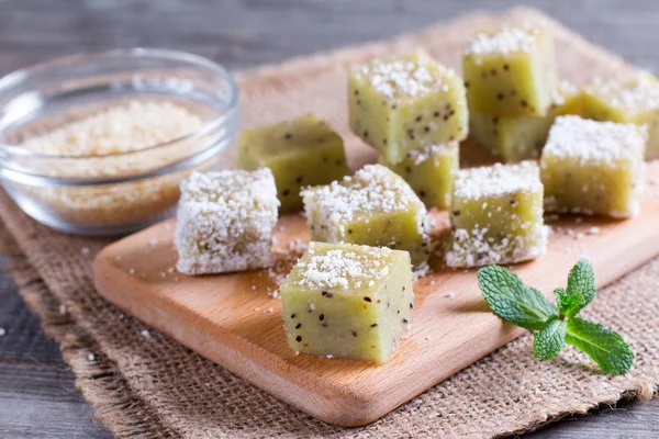 Mermelada dulce al té con kiwi —  Fotos de Stock