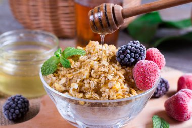 çilek tablo, closeup günü kahvaltıda ev yapımı yulaf ezmesi