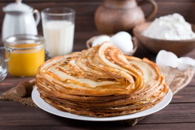 Krep. Kahvaltı için ince krep. Rus bliny. Maslenitsa.