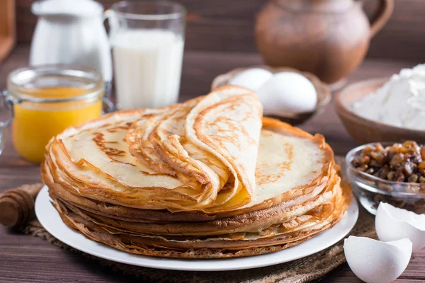 Pilha de crepes ou panquecas para Maslenitsa — Fotografia de Stock