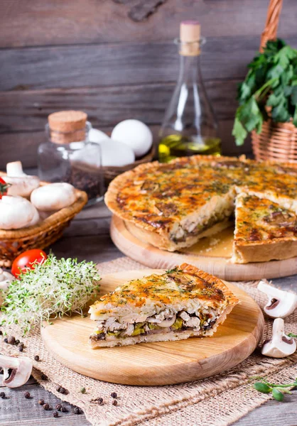 Slice of tart with chicken, mushrooms and cheese on the table — Stock Photo, Image