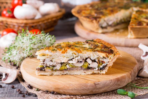 Homemade french quiche pie with mushrooms and cheese over rustic wooden background — Stock Photo, Image