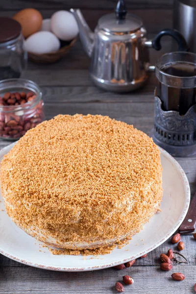 Ev yapımı bisküvi kek ahşap bir masa üzerine