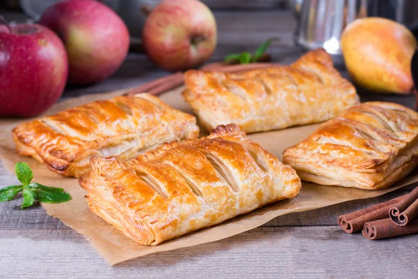 Puff pastry apple pastry turnovers for dessert — Stock Photo, Image